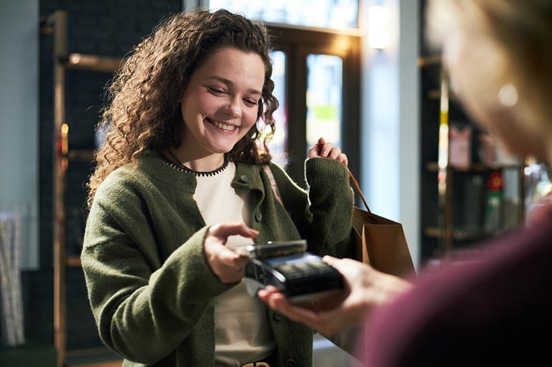 payment the clothes using the smartphone